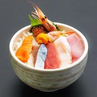 【すすきの×狸小路×海鮮×ビアガーデン×喫煙可】0時まで営業中です「お得な海鮮丼!!」《魚しょう 狸小路店》restau…