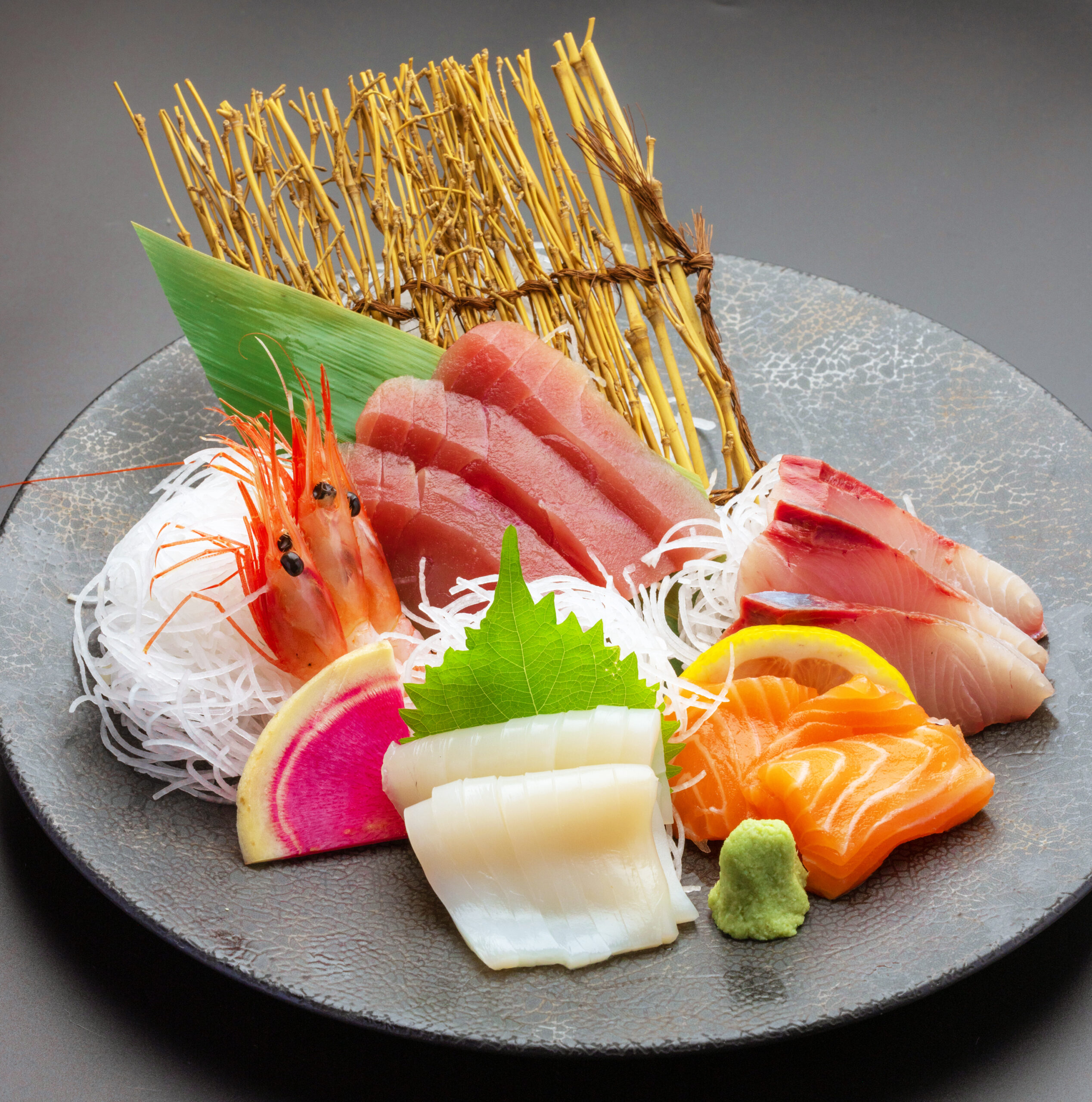 〈観光にぴったり〉こだわりの海鮮を堪能!【公式】北海海鮮 寿司酒場 魚しょう狸小路店 | 個室で楽しむ新鮮海鮮料理